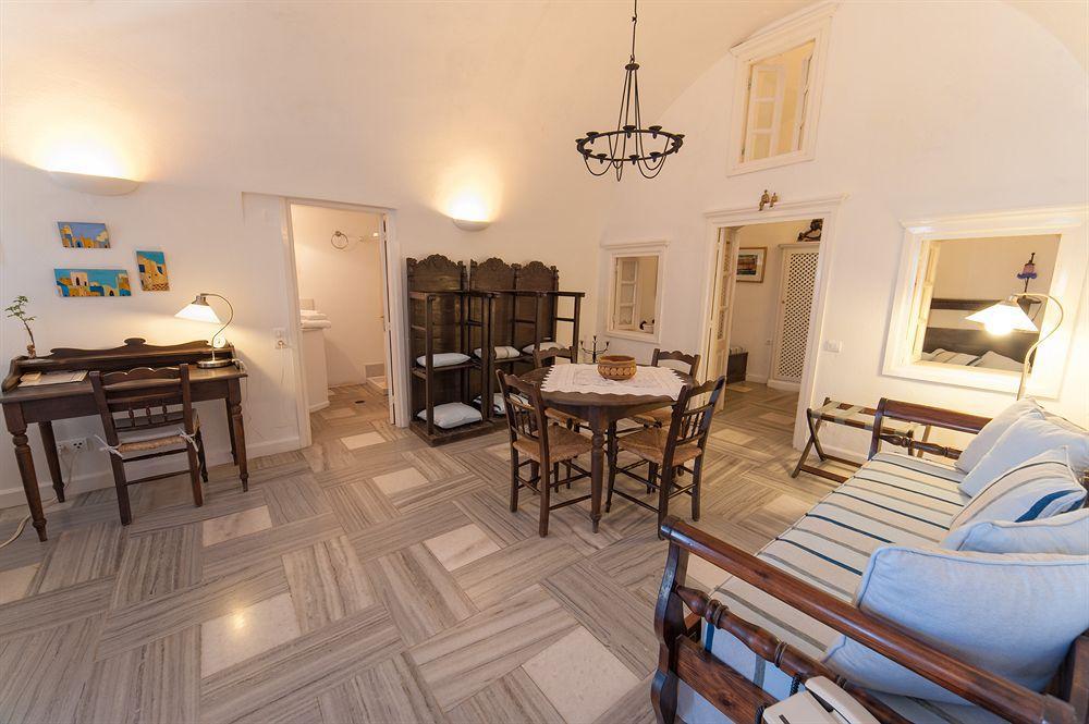 Cori Rigas Suites Тира Экстерьер фото