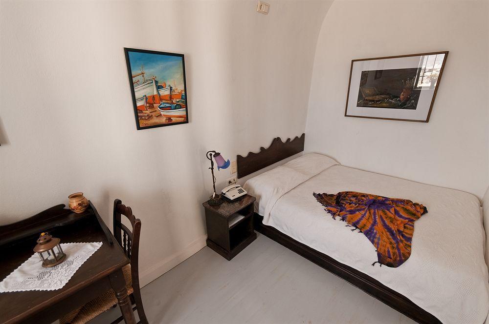 Cori Rigas Suites Тира Экстерьер фото