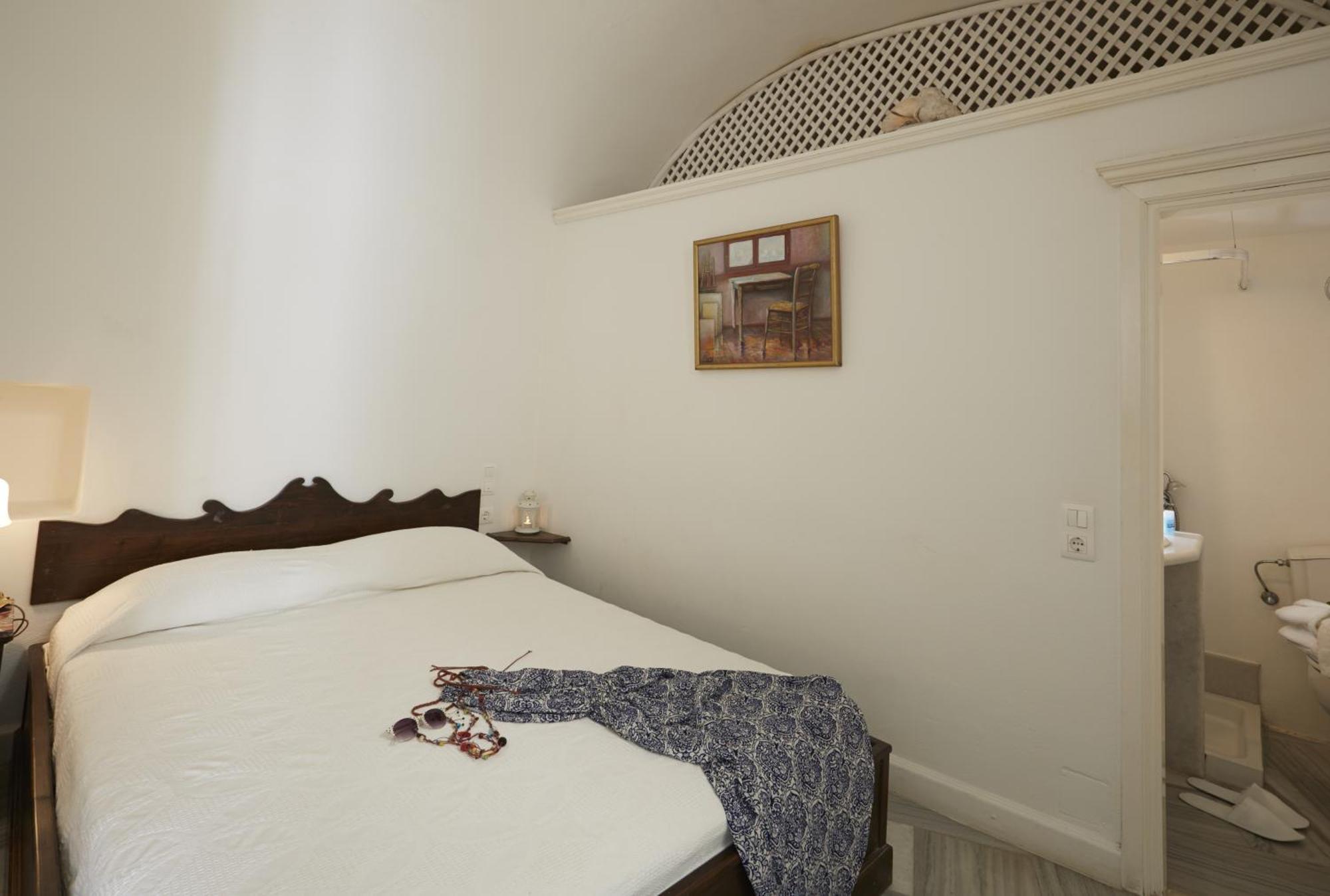 Cori Rigas Suites Тира Номер фото
