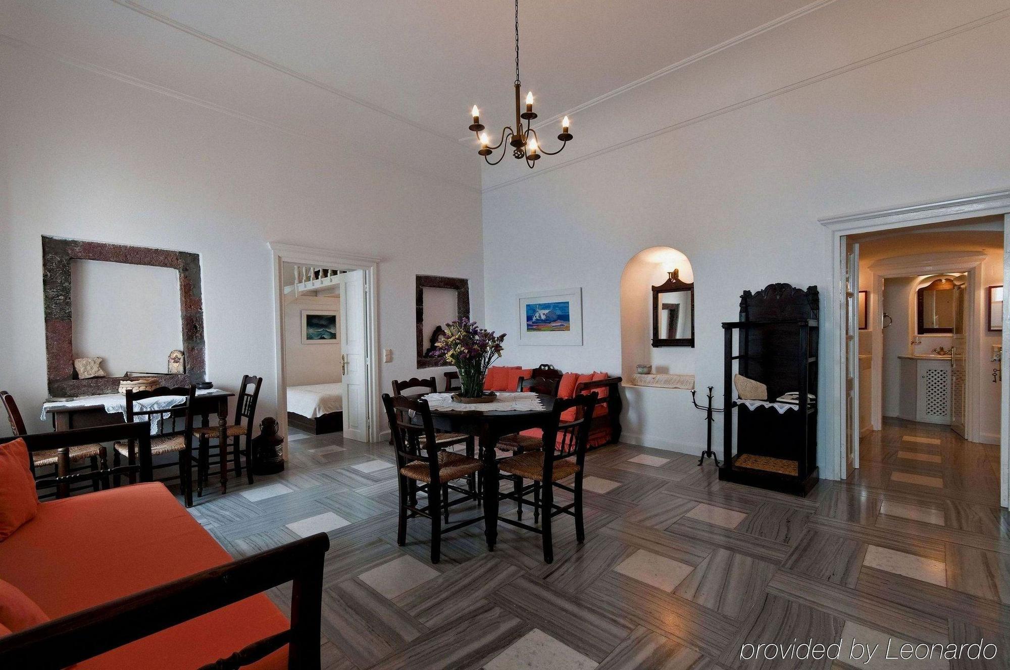 Cori Rigas Suites Тира Номер фото